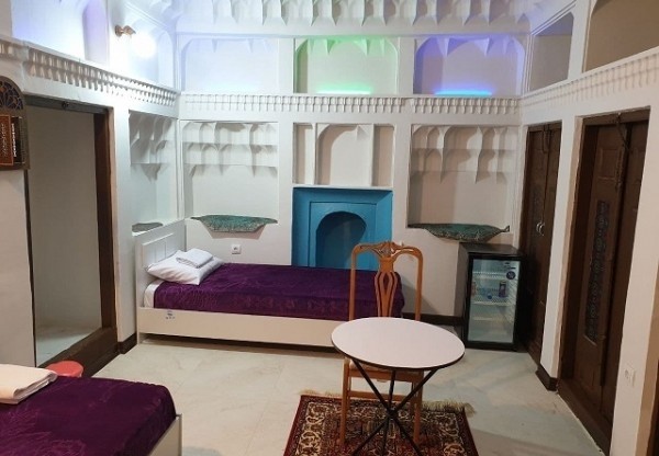 فضای داخلی اتاق ها اقامتگاه سنتی گل طاها شیراز